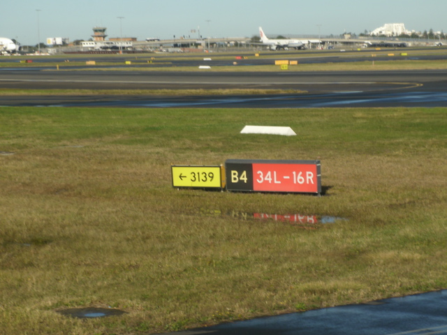 Sydney Airport - Take off Time3.JPG